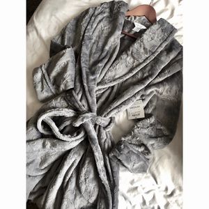 Liz Claiborne Plushy Robe